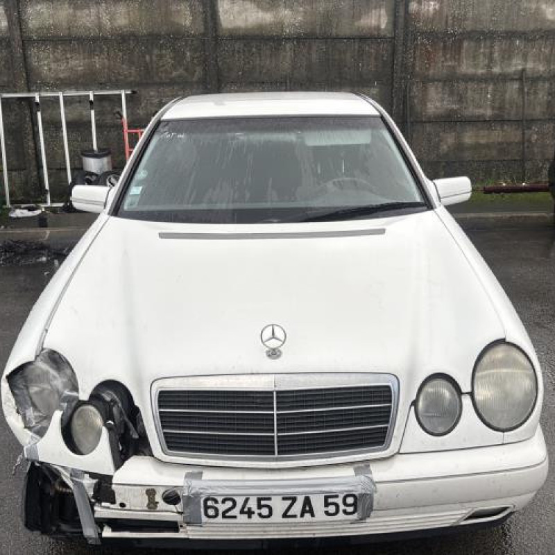 Feu arriere principal gauche (feux) MERCEDES CLASSE E 210 Photo n°12