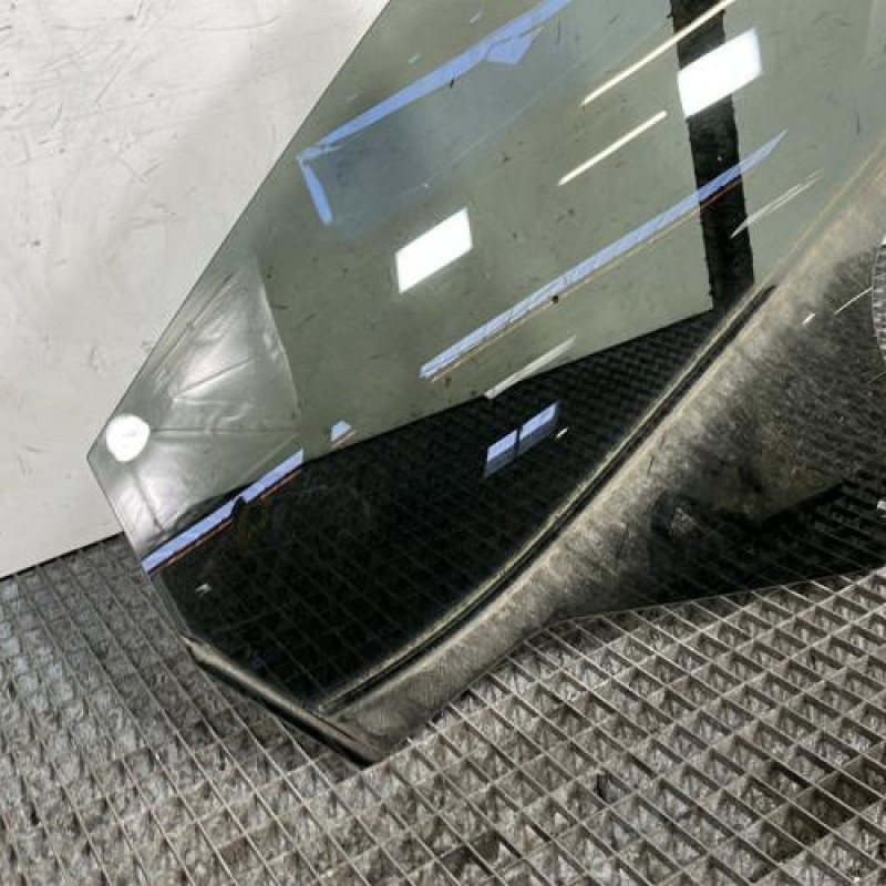 Vitre arriere droit FORD FIESTA 7 Photo n°2