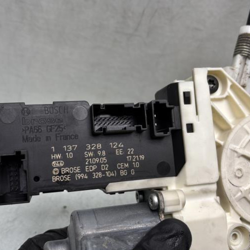 Leve vitre electrique avant gauche PEUGEOT 407 Photo n°8