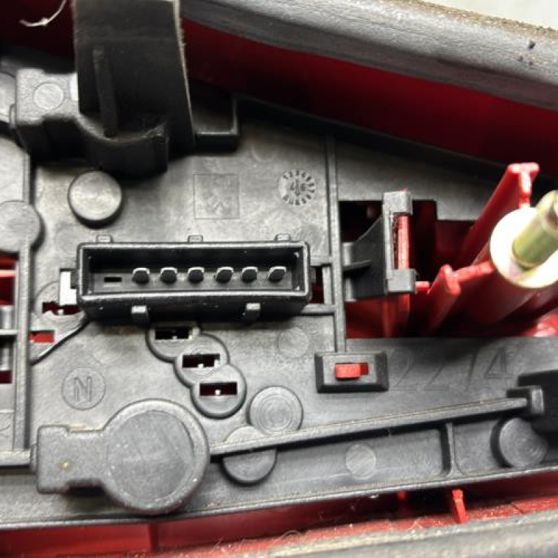 Feu arriere principal droit (feux) PEUGEOT 106 Photo n°3