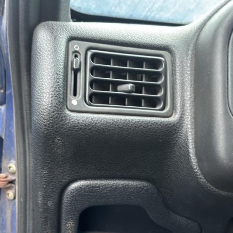 Feu arriere principal droit (feux) PEUGEOT 106 Photo n°18