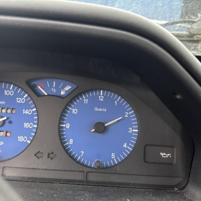 Feu arriere principal droit (feux) PEUGEOT 106 Photo n°19