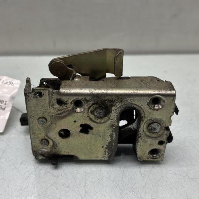 Serrure arriere droit PEUGEOT 106 Photo n°1