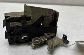 Serrure arriere droit PEUGEOT 106
