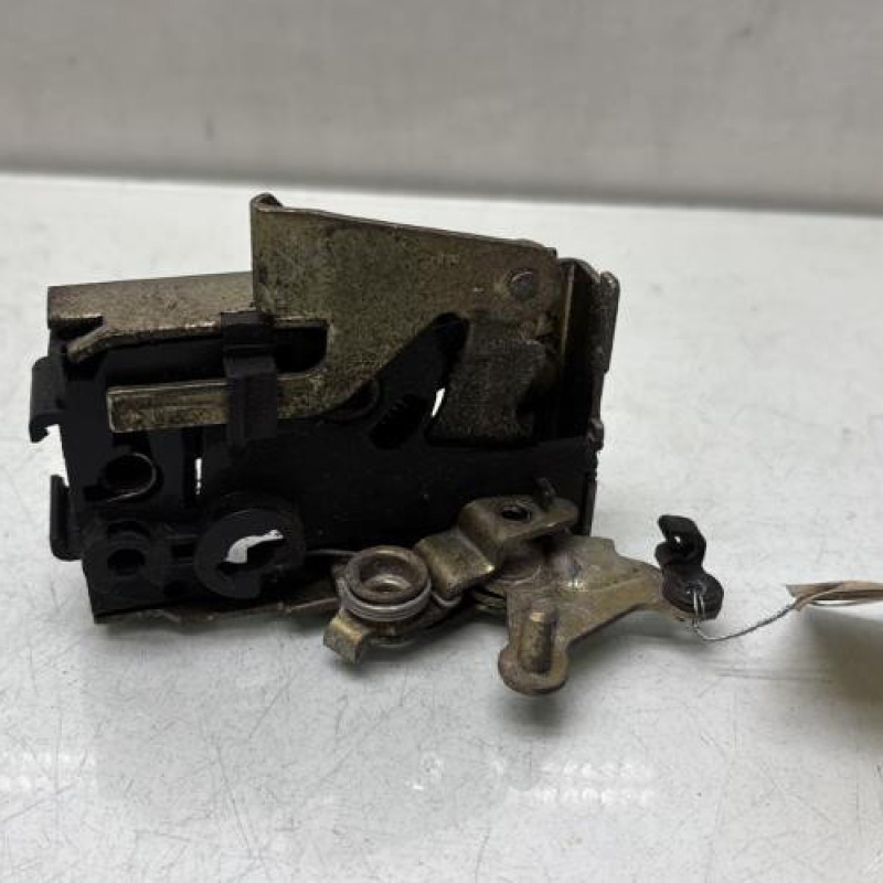 Serrure arriere droit PEUGEOT 106 Photo n°2