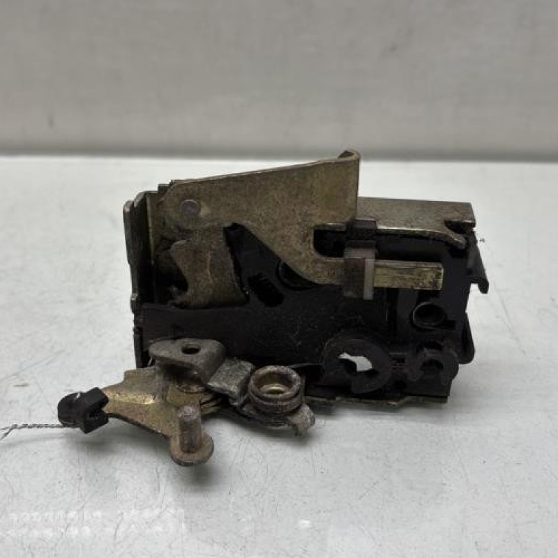 Serrure arriere gauche PEUGEOT 106 Photo n°2