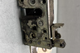 Serrure avant gauche PEUGEOT 106 Photo n°1