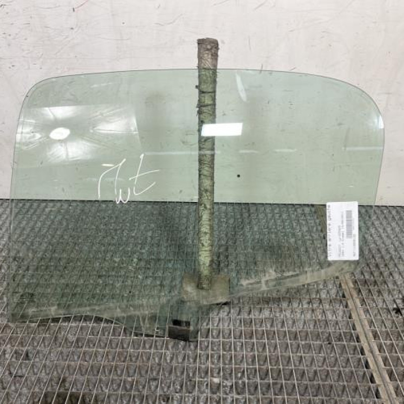 Vitre arriere gauche PEUGEOT 206+ Photo n°1