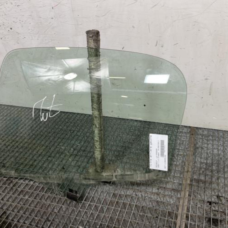 Vitre arriere gauche PEUGEOT 206+ Photo n°3