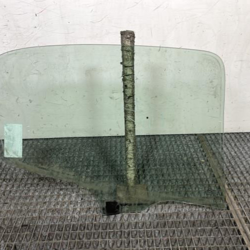 Vitre arriere gauche PEUGEOT 206+ Photo n°4