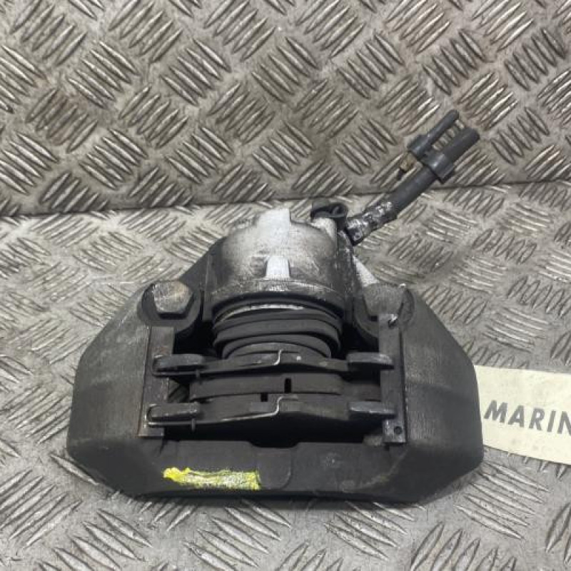 Etrier avant droit (freinage) PEUGEOT 205 Photo n°1