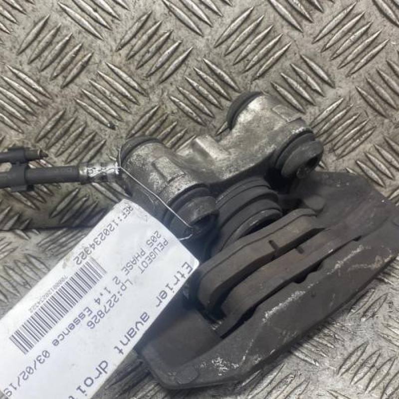 Etrier avant droit (freinage) PEUGEOT 205 Photo n°3