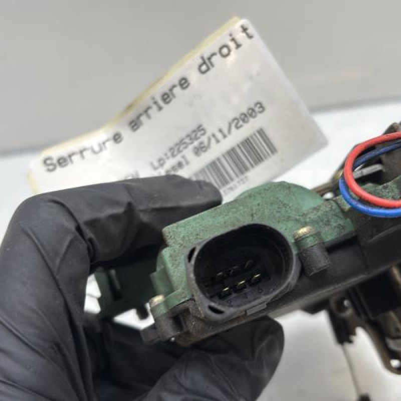 Serrure arriere droit VOLKSWAGEN GOLF 4 Photo n°2