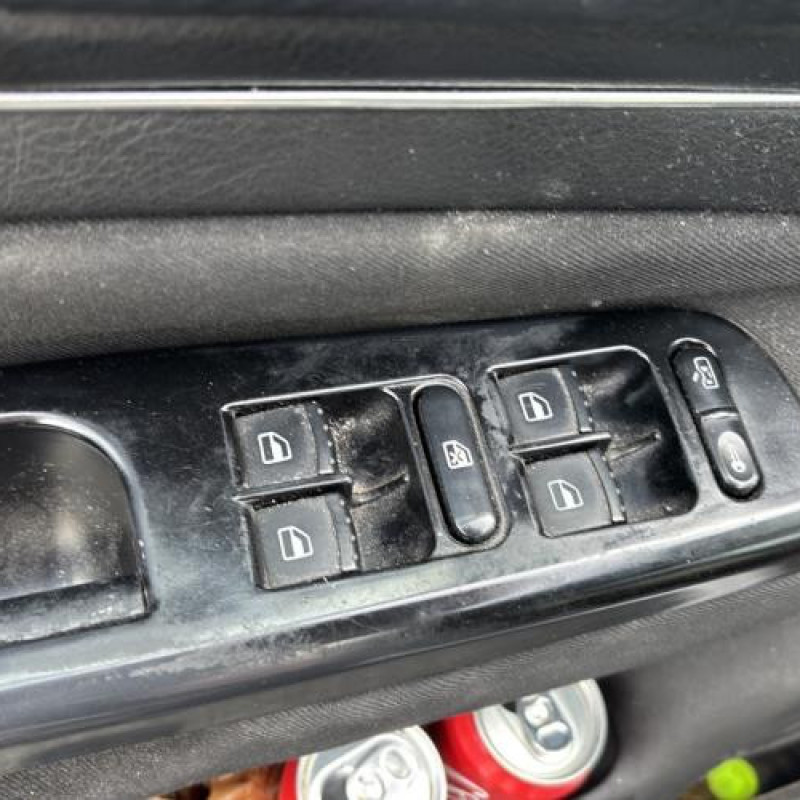 Serrure arriere droit VOLKSWAGEN GOLF 4 Photo n°14