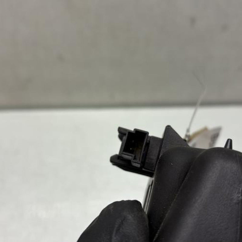 Bouton de coffre BMW SERIE 3 E90 Photo n°4