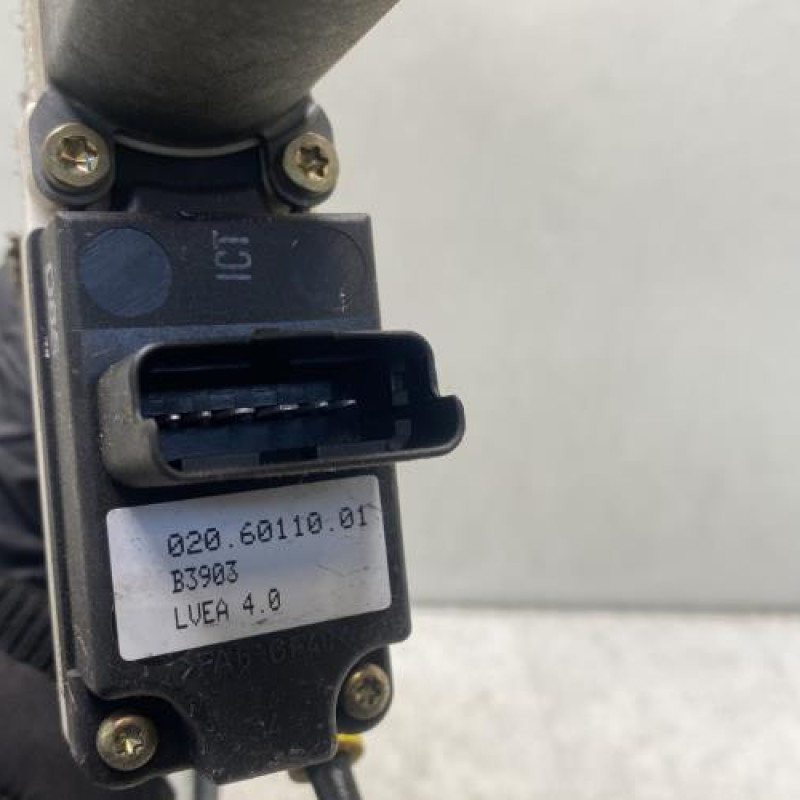 Leve vitre electrique avant gauche CITROEN C2 Photo n°11