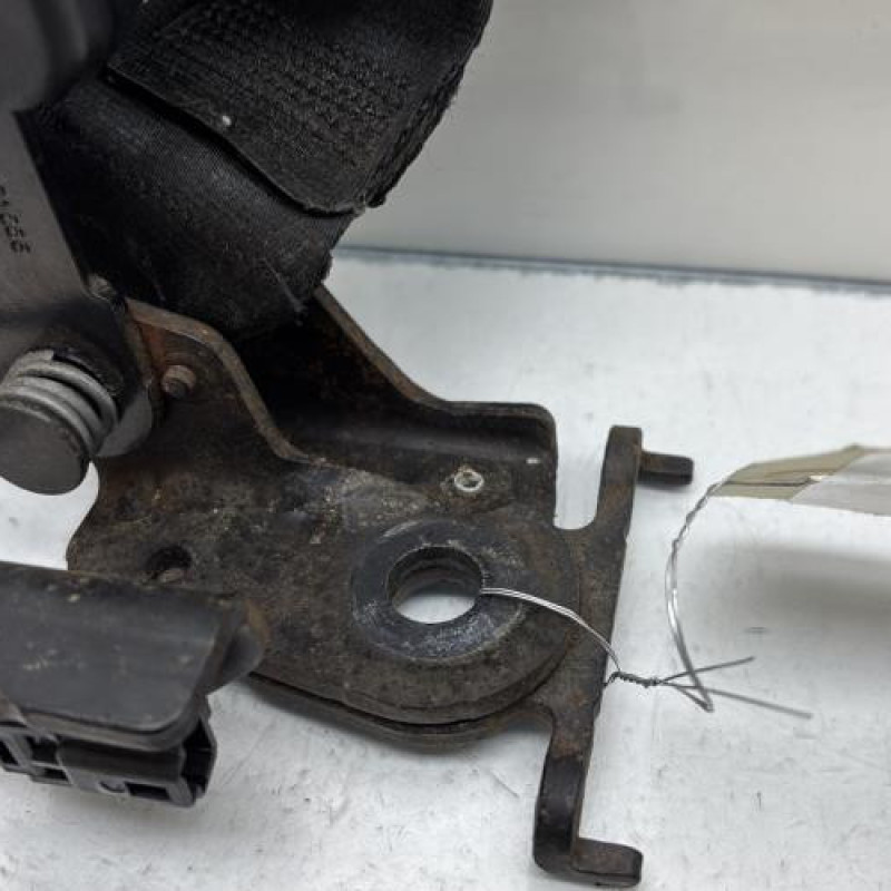 Attache ceinture arriere gauche RENAULT MEGANE 3 Photo n°2
