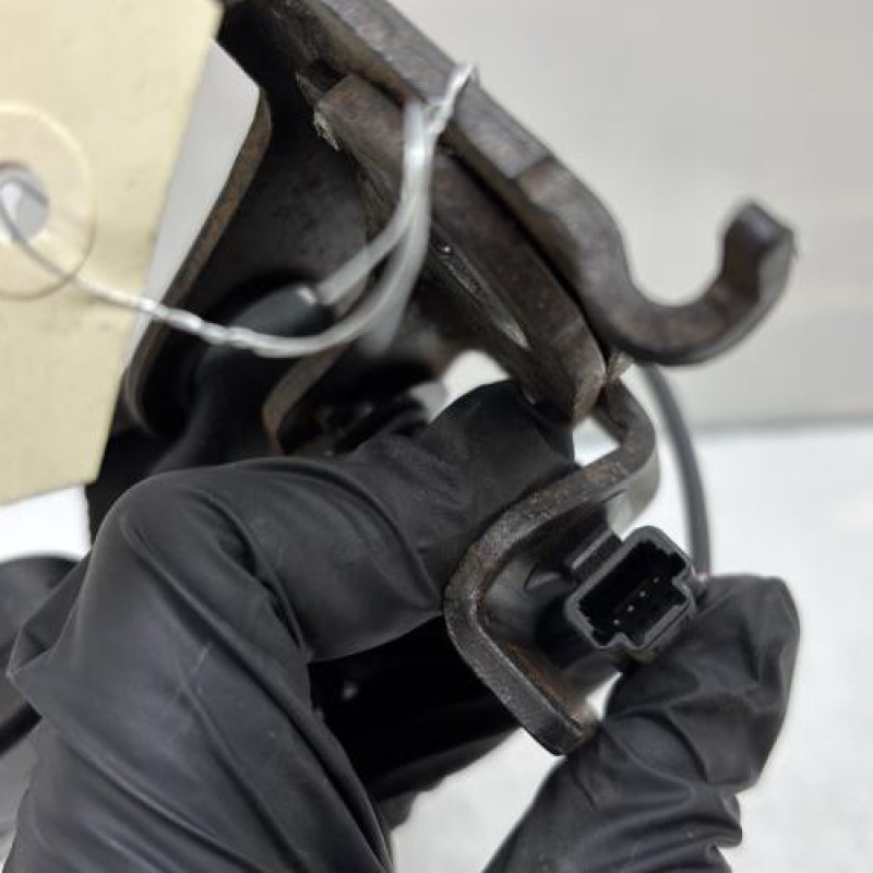 Attache ceinture arriere gauche RENAULT MEGANE 3 Photo n°3