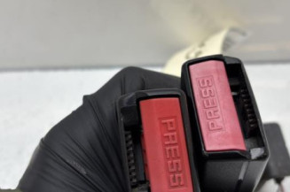 Attache ceinture arriere gauche RENAULT MEGANE 3