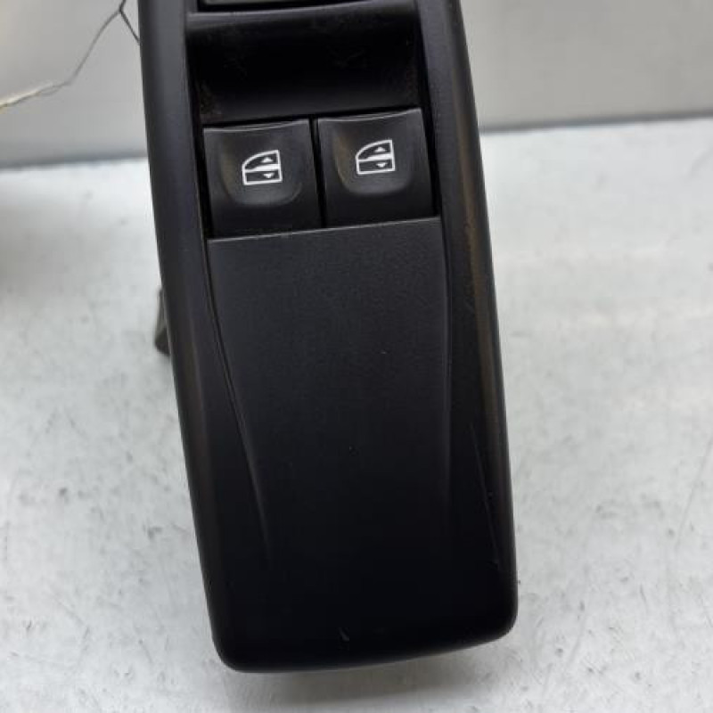 Interrupteur de leve vitre avant gauche RENAULT MEGANE 3 Photo n°3