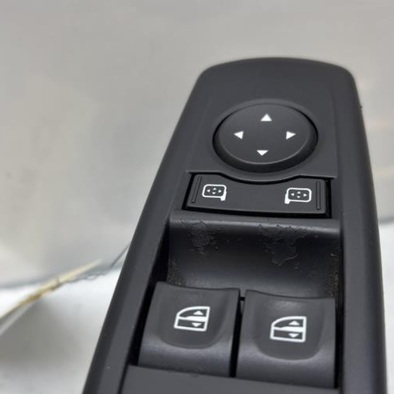 Interrupteur de leve vitre avant gauche RENAULT MEGANE 3 Photo n°4