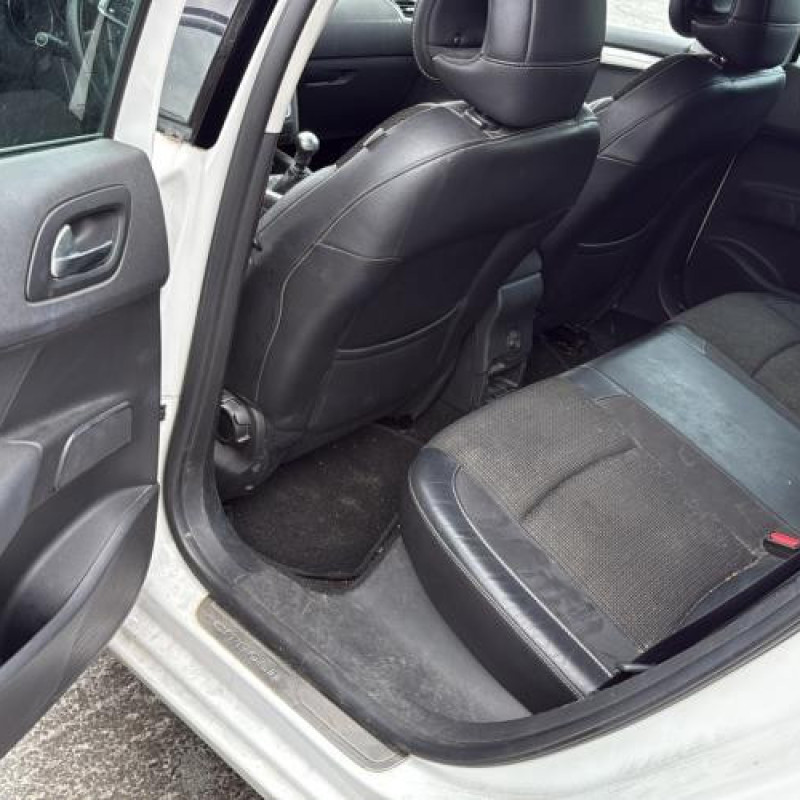 Attache ceinture avant gauche CITROEN C4 2 Photo n°19