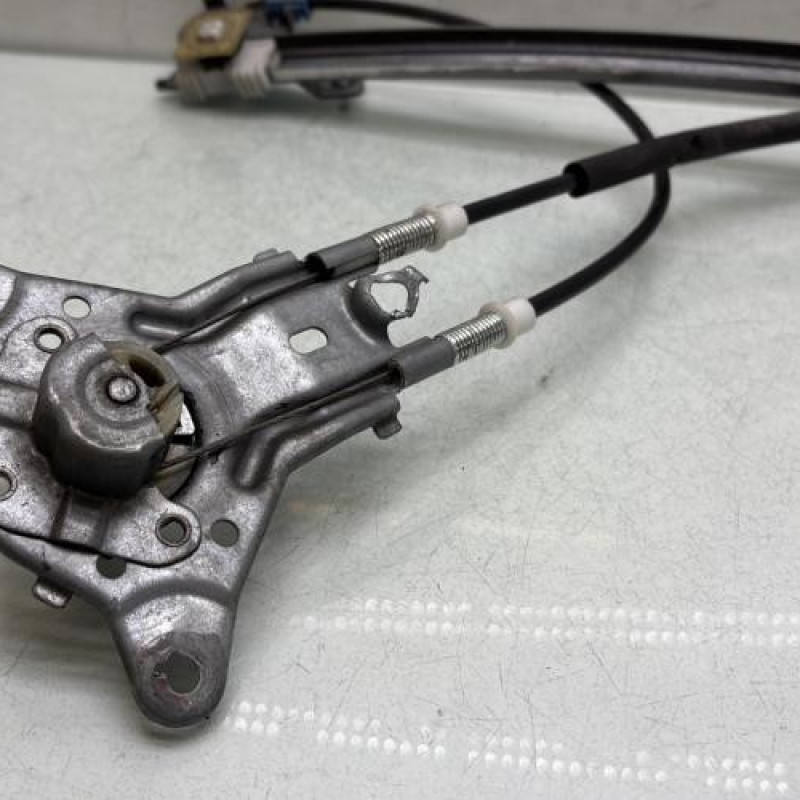 Leve vitre mecanique avant gauche PEUGEOT 106 Photo n°2