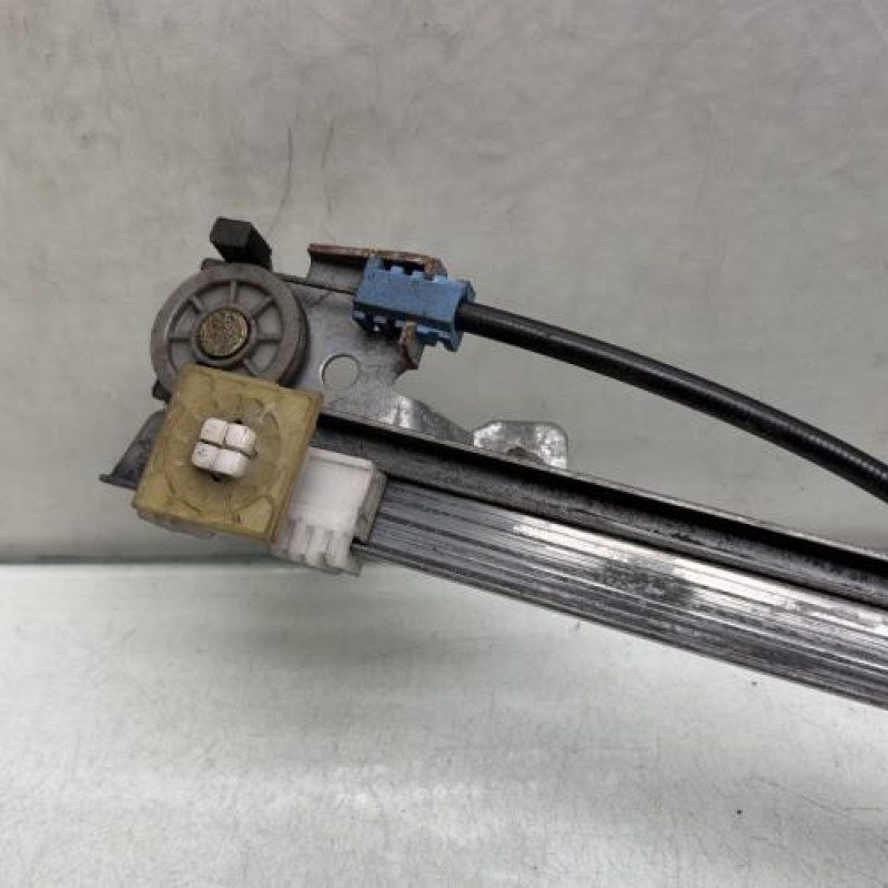 Leve vitre mecanique avant gauche PEUGEOT 106 Photo n°3