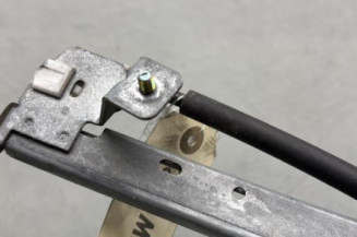 Leve vitre mecanique avant gauche PEUGEOT 106