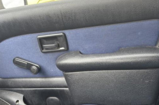 Leve vitre mecanique avant gauche PEUGEOT 106