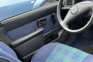 Leve vitre mecanique avant gauche PEUGEOT 106