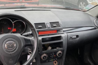 Vitre avant gauche MAZDA 3 1