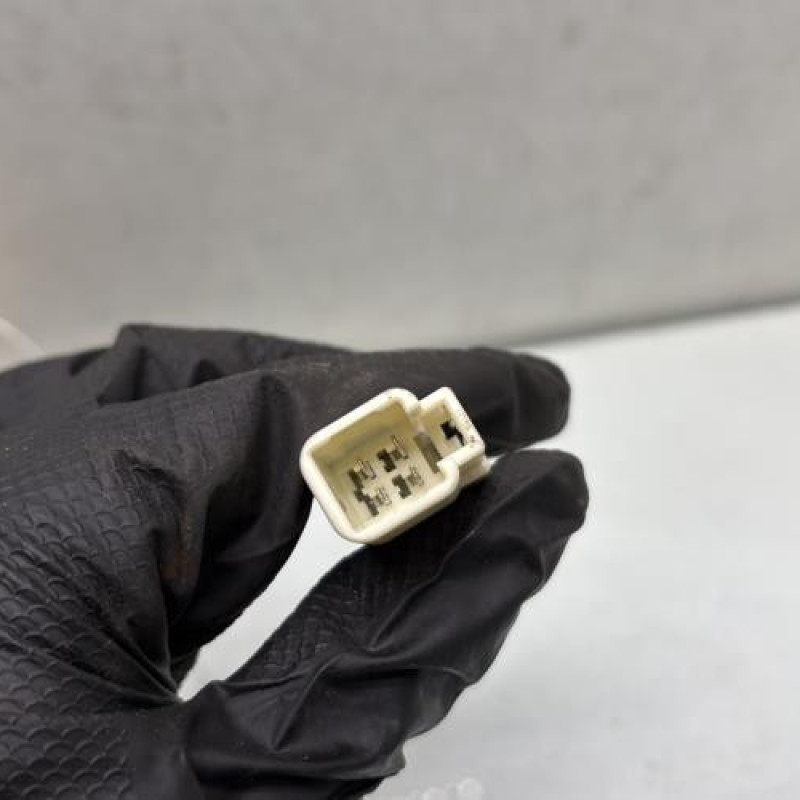 Attache ceinture arriere droit SUZUKI BALENO 2 Photo n°3