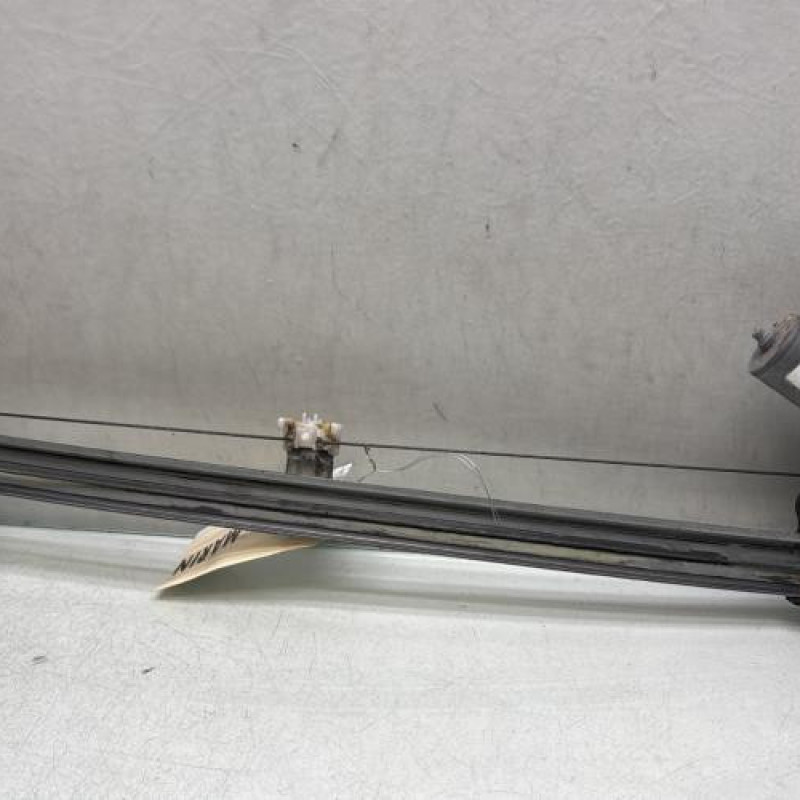 Leve vitre electrique avant droit SUZUKI BALENO 2 Photo n°1