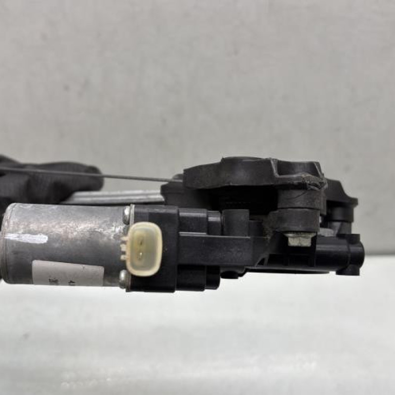 Leve vitre electrique avant droit SUZUKI BALENO 2 Photo n°4