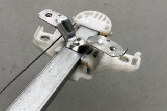 Leve vitre electrique avant droit SUZUKI BALENO 2