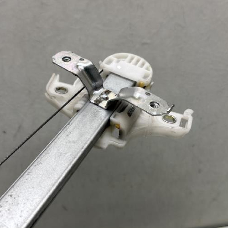 Leve vitre electrique avant droit SUZUKI BALENO 2 Photo n°6