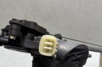 Leve vitre electrique avant gauche SUZUKI BALENO 2