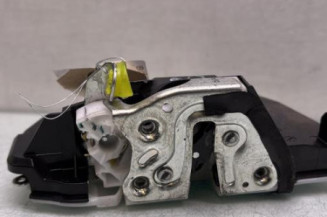 Serrure avant gauche SUZUKI BALENO 2 Photo n°1