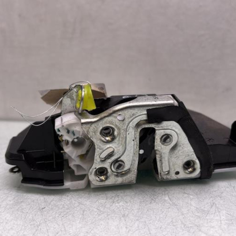 Serrure avant gauche SUZUKI BALENO 2 Photo n°1