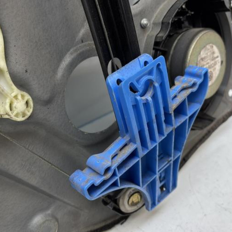 Leve vitre electrique arriere droit VOLKSWAGEN GOLF 4 Photo n°7