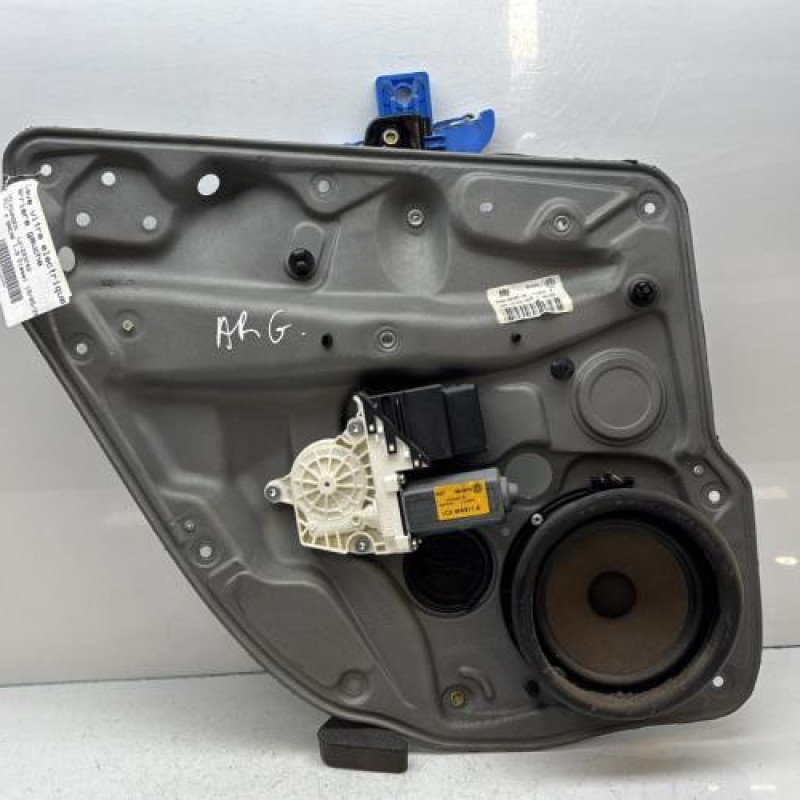 Leve vitre electrique arriere gauche VOLKSWAGEN GOLF 4 Photo n°1