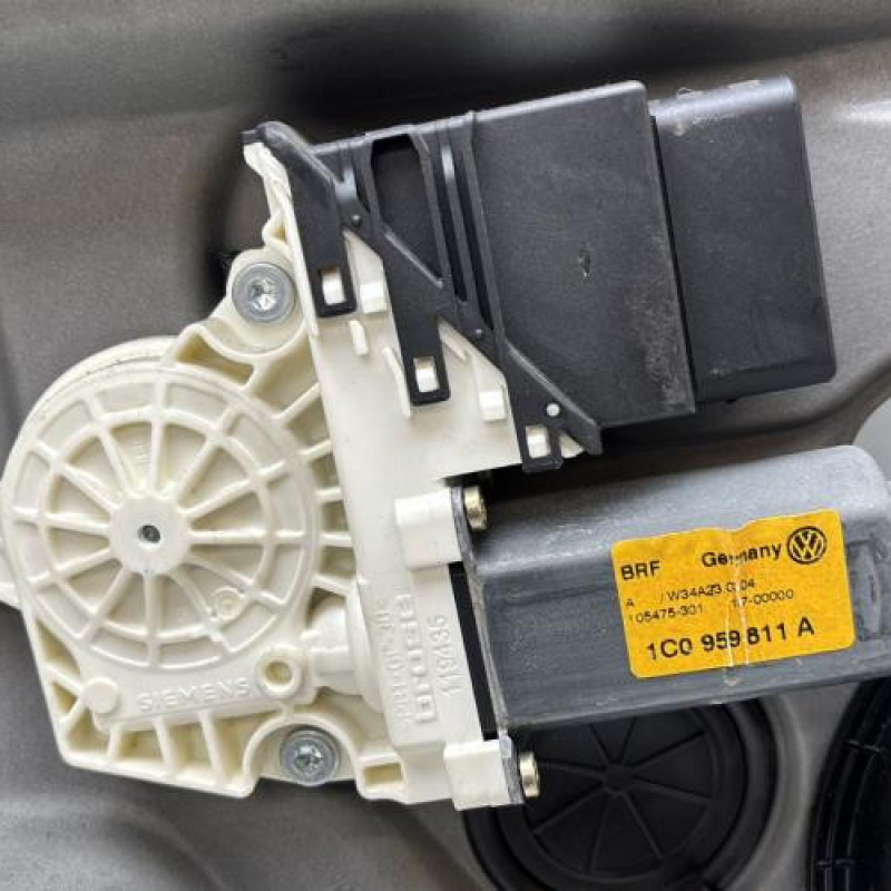 Leve vitre electrique arriere gauche VOLKSWAGEN GOLF 4 Photo n°3