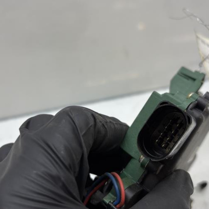 Serrure avant gauche VOLKSWAGEN GOLF 4 Photo n°3