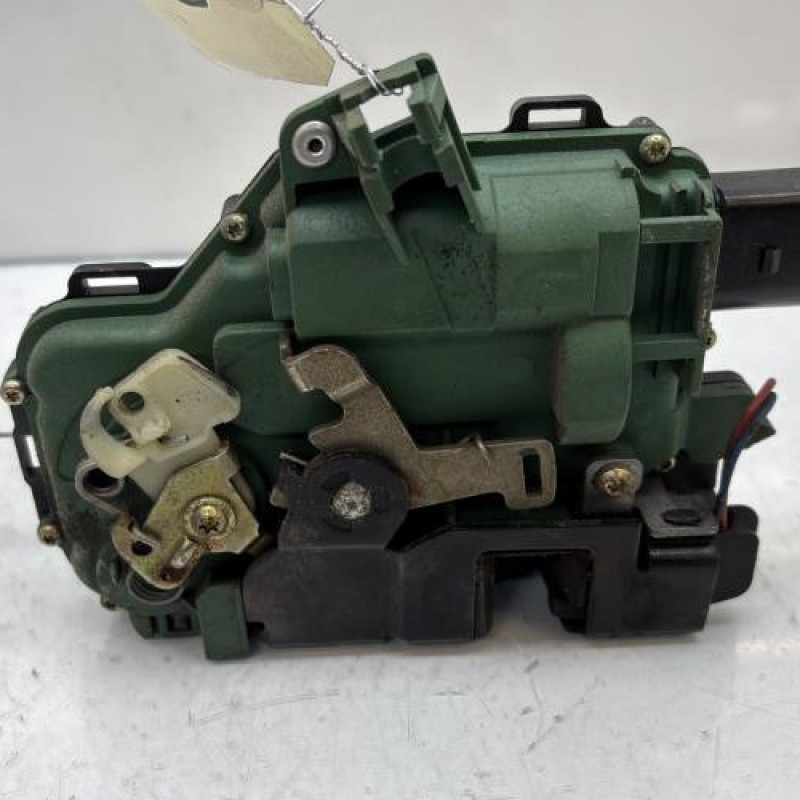 Serrure avant gauche VOLKSWAGEN GOLF 4 Photo n°4