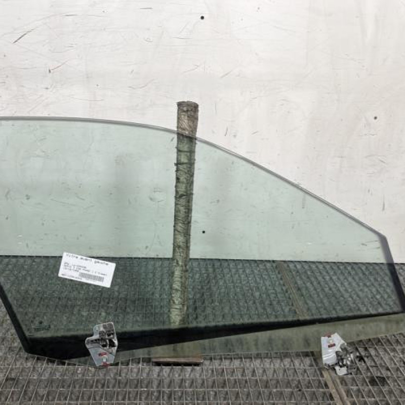 Vitre avant gauche BMW SERIE 3 E46 Photo n°4