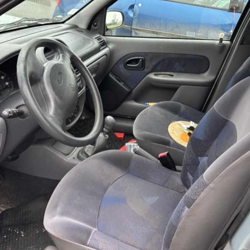 Feu arriere principal gauche (feux) RENAULT CLIO 2 Photo n°9