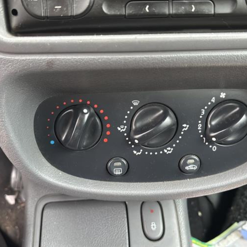 Poignee interieur arriere gauche RENAULT CLIO 2 Photo n°11