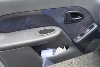 Poignee interieur arriere gauche RENAULT CLIO 2