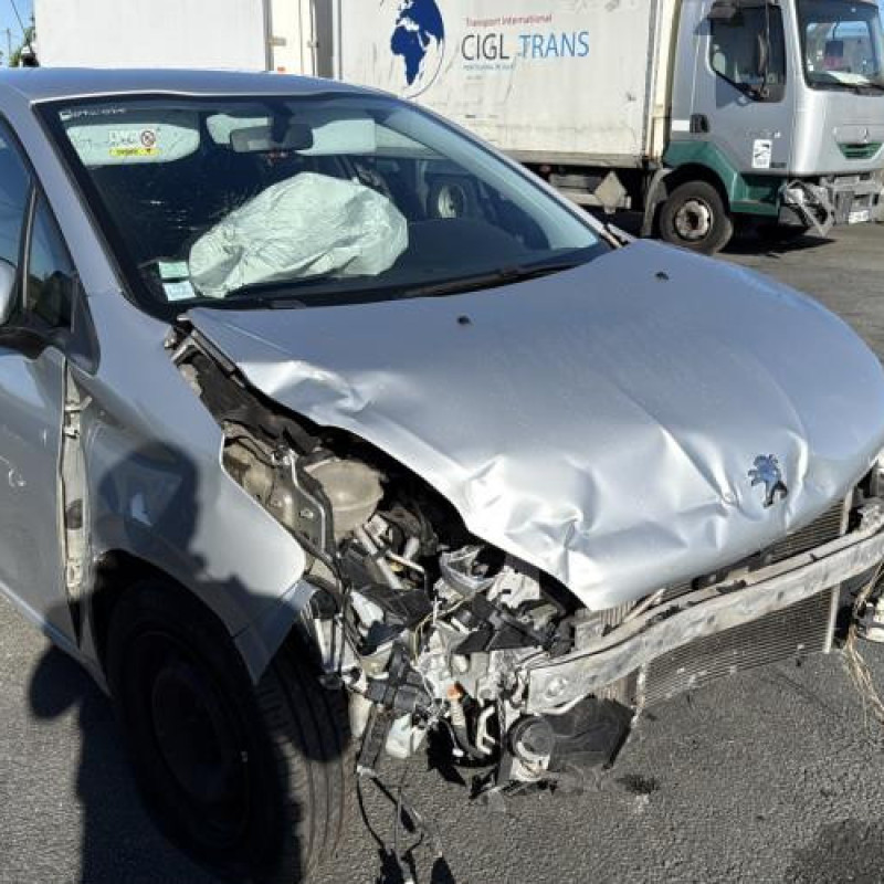 Boitier filtre a air PEUGEOT 208 1 Photo n°2